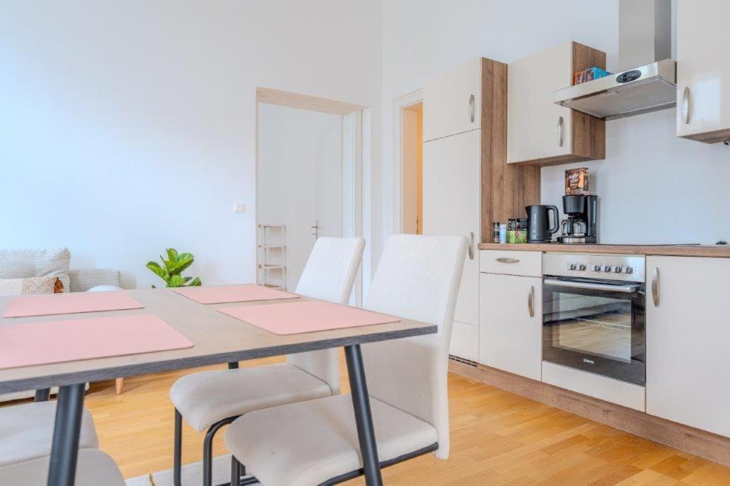 Deluxe Near The Center Apartment